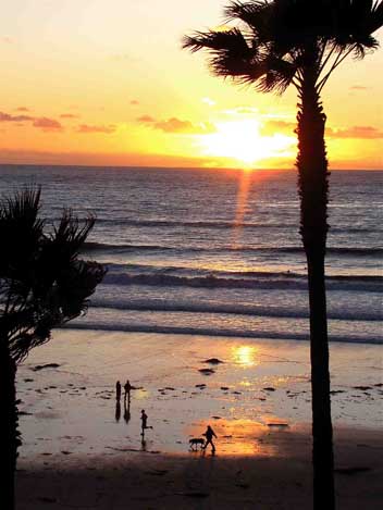 4 people at sunset on the beach